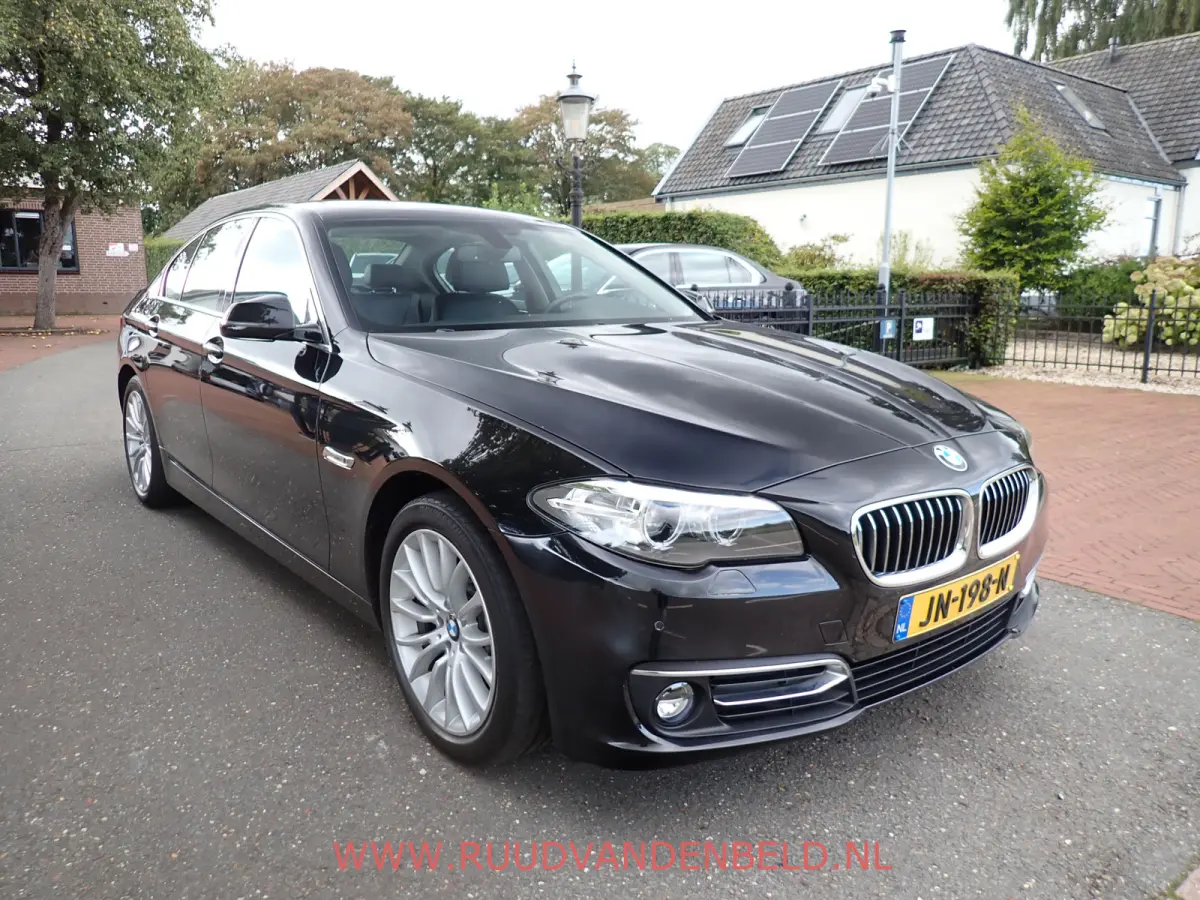 520i Luxury Edition !! UNIEKE KM-STAND !! 1e EIGENAAR !! CAMERA / SCHUIF-KANTEL DAK / MEMORY