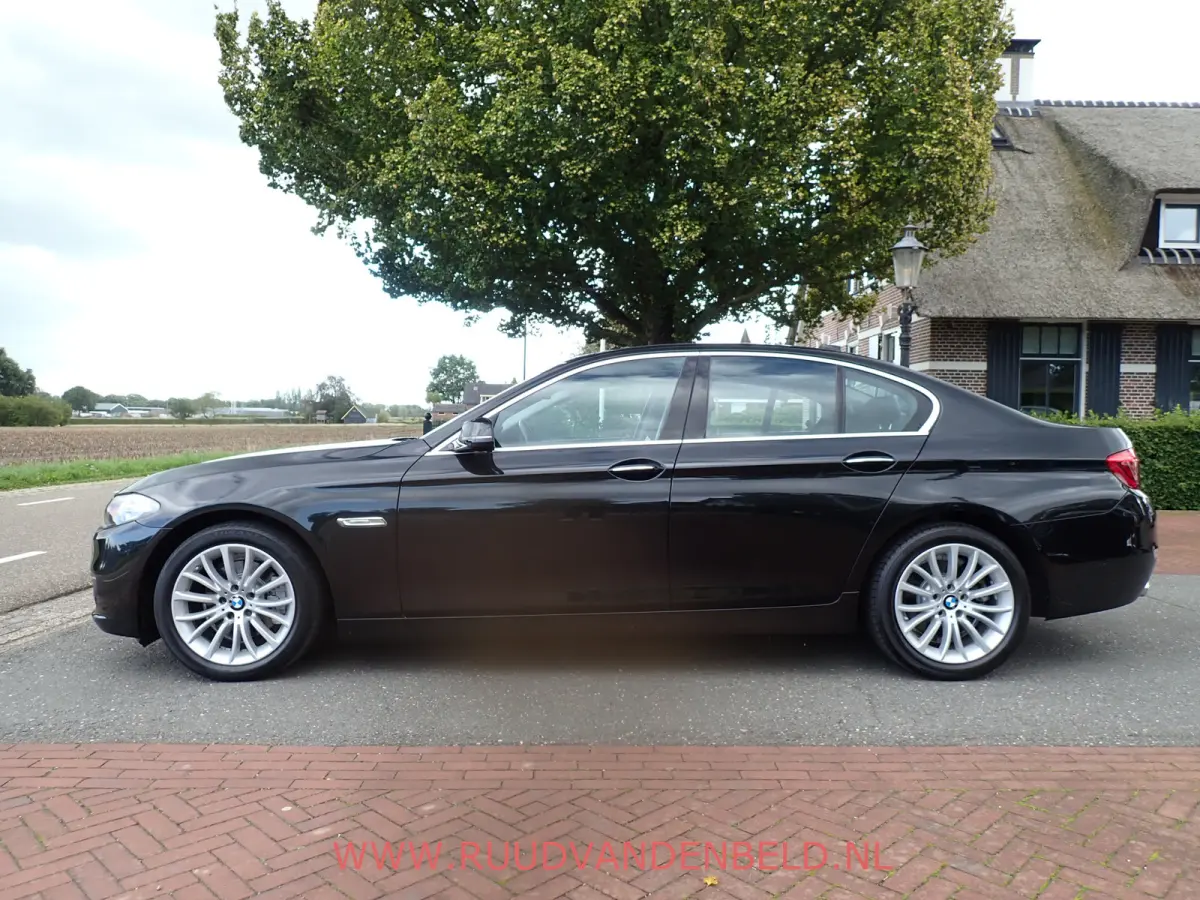 520i Luxury Edition !! UNIEKE KM-STAND !! 1e EIGENAAR !! CAMERA / SCHUIF-KANTEL DAK / MEMORY