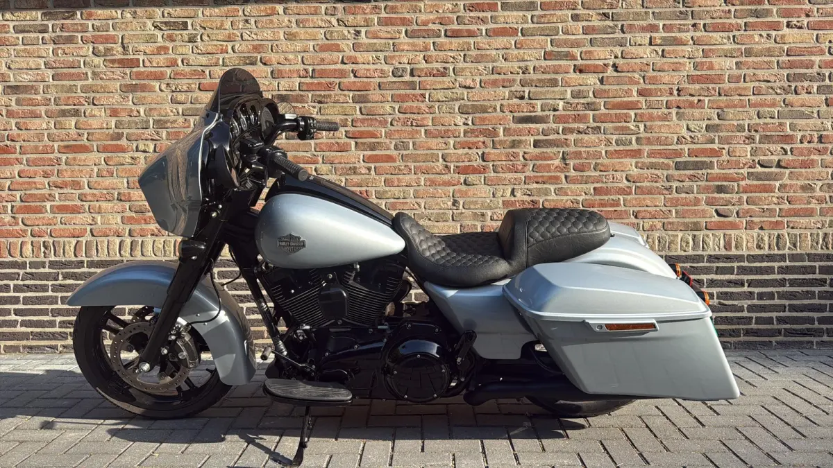 Harley Davidson 103 Flhx Street Glide 2016 Benzine Handgeschakeld leasen