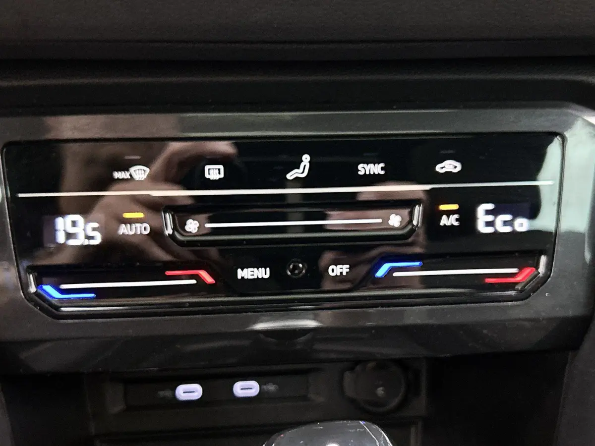 1.4 TSI eHybrid R-Line Business | Automaat | Panorama dak | Apple Carplay / Android Auto | Virtual cockpit | Adap. Cruise control  | Camera | Elektrische Achterklep | Climate control | Parke