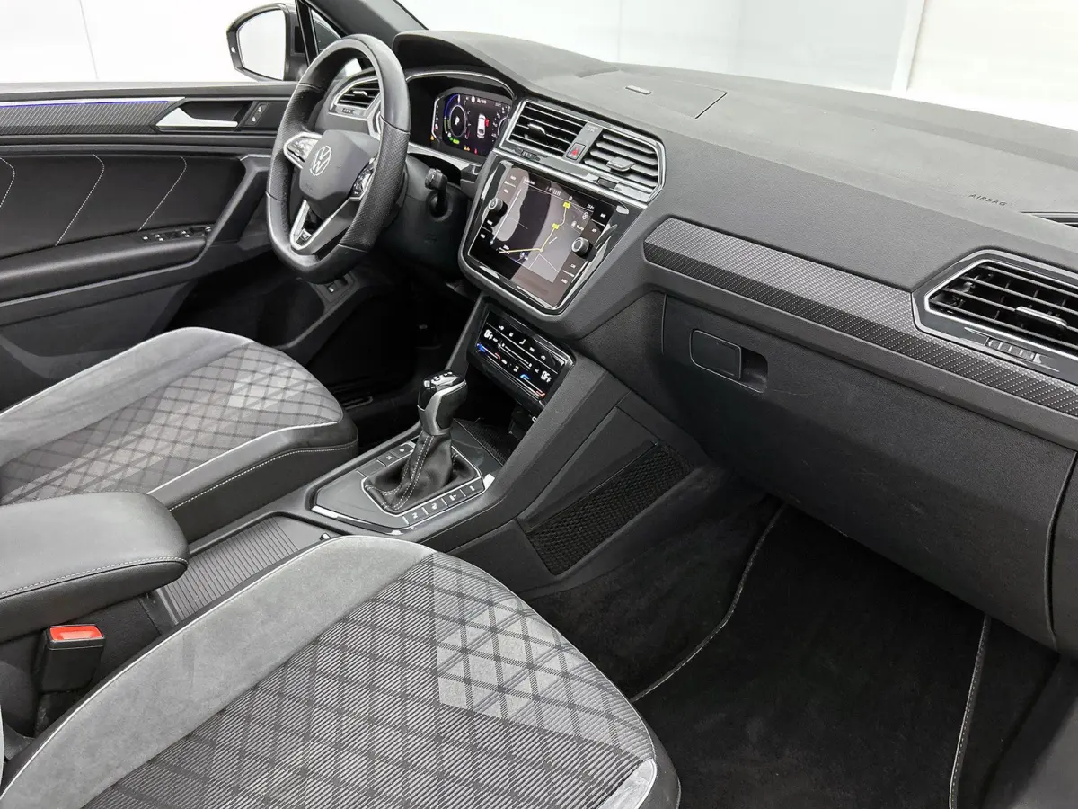 1.4 TSI eHybrid R-Line Business | Automaat | Panorama dak | Apple Carplay / Android Auto | Virtual cockpit | Adap. Cruise control  | Camera | Elektrische Achterklep | Climate control | Parke
