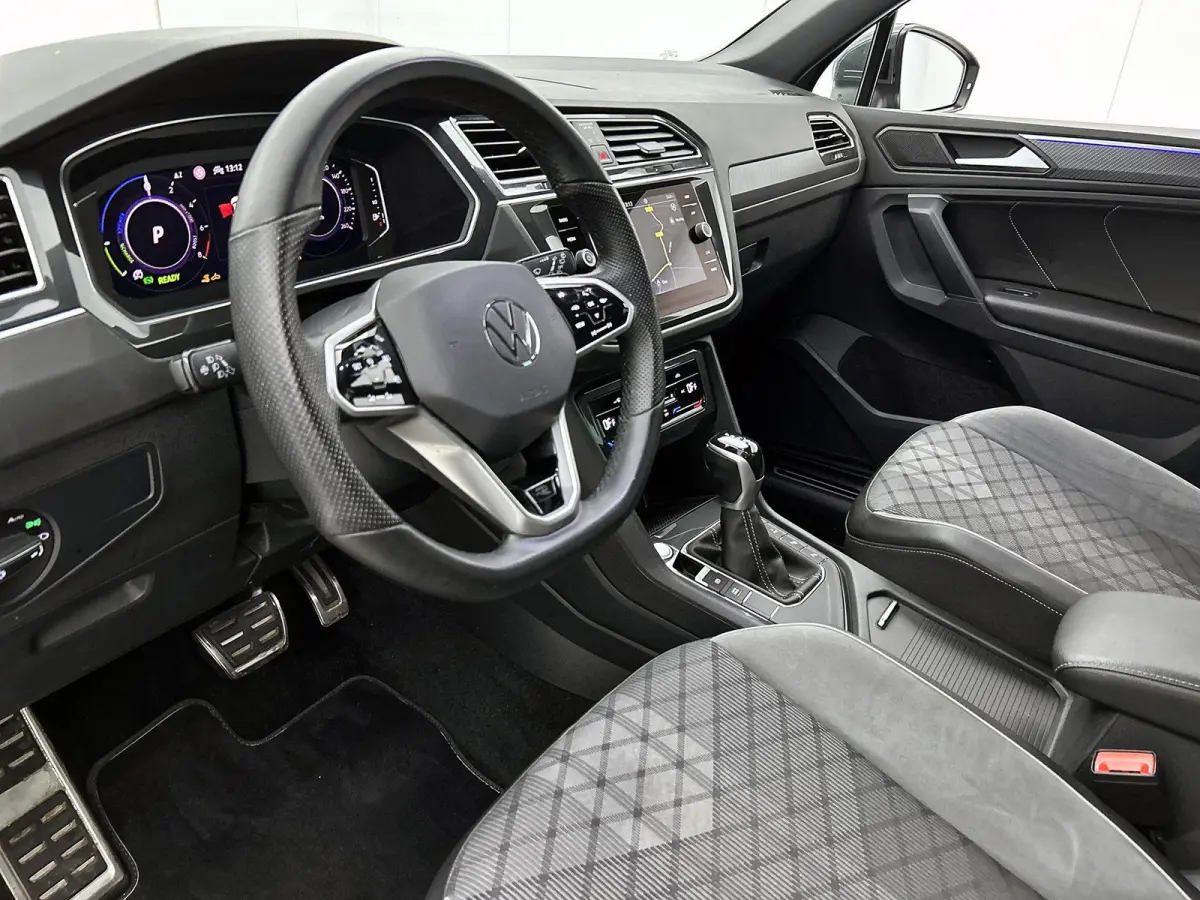 1.4 TSI eHybrid R-Line Business | Automaat | Panorama dak | Apple Carplay / Android Auto | Virtual cockpit | Adap. Cruise control  | Camera | Elektrische Achterklep | Climate control | Parke