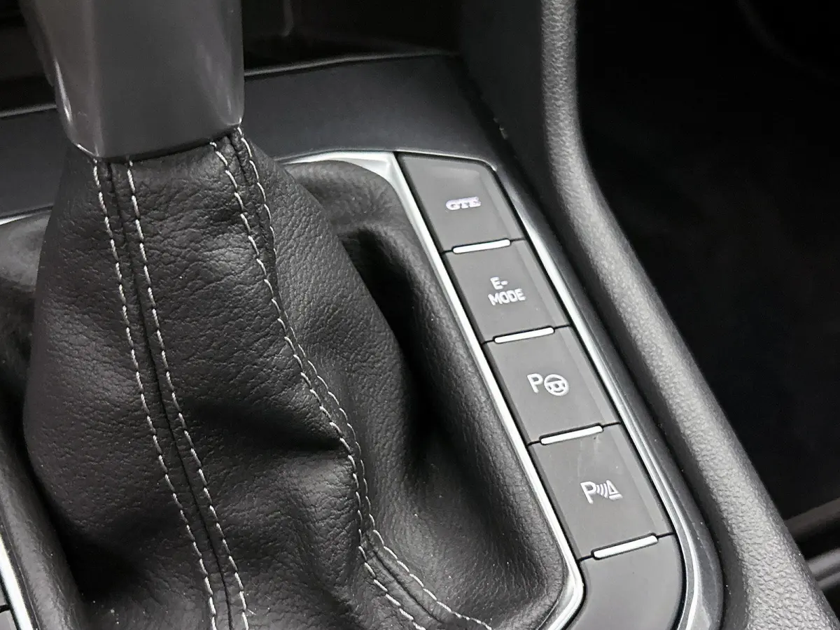 1.4 TSI eHybrid R-Line Business | Automaat | Panorama dak | Apple Carplay / Android Auto | Virtual cockpit | Adap. Cruise control  | Camera | Elektrische Achterklep | Climate control | Parke