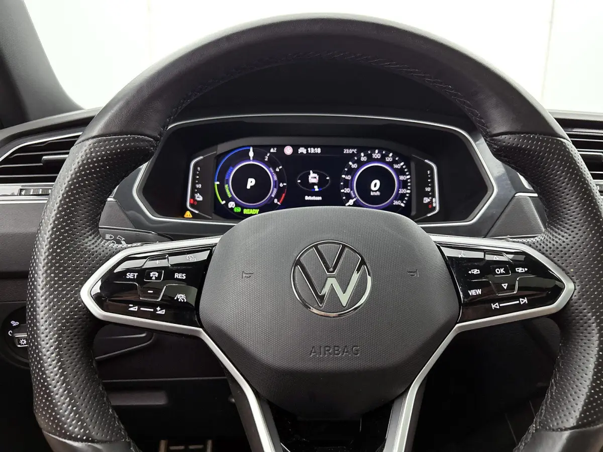 1.4 TSI eHybrid R-Line Business | Automaat | Panorama dak | Apple Carplay / Android Auto | Virtual cockpit | Adap. Cruise control  | Camera | Elektrische Achterklep | Climate control | Parke