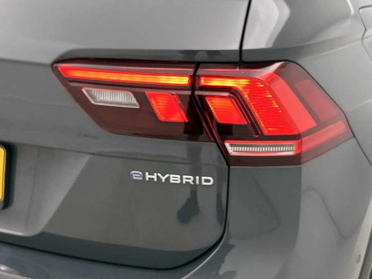 1.4 TSI eHybrid R-Line Business | Automaat | Panorama dak | Apple Carplay / Android Auto | Virtual cockpit | Adap. Cruise control  | Camera | Elektrische Achterklep | Climate control | Parke
