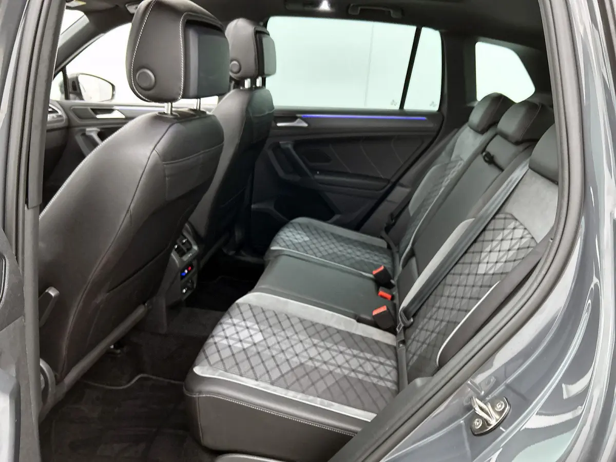 1.4 TSI eHybrid R-Line Business | Automaat | Panorama dak | Apple Carplay / Android Auto | Virtual cockpit | Adap. Cruise control  | Camera | Elektrische Achterklep | Climate control | Parke