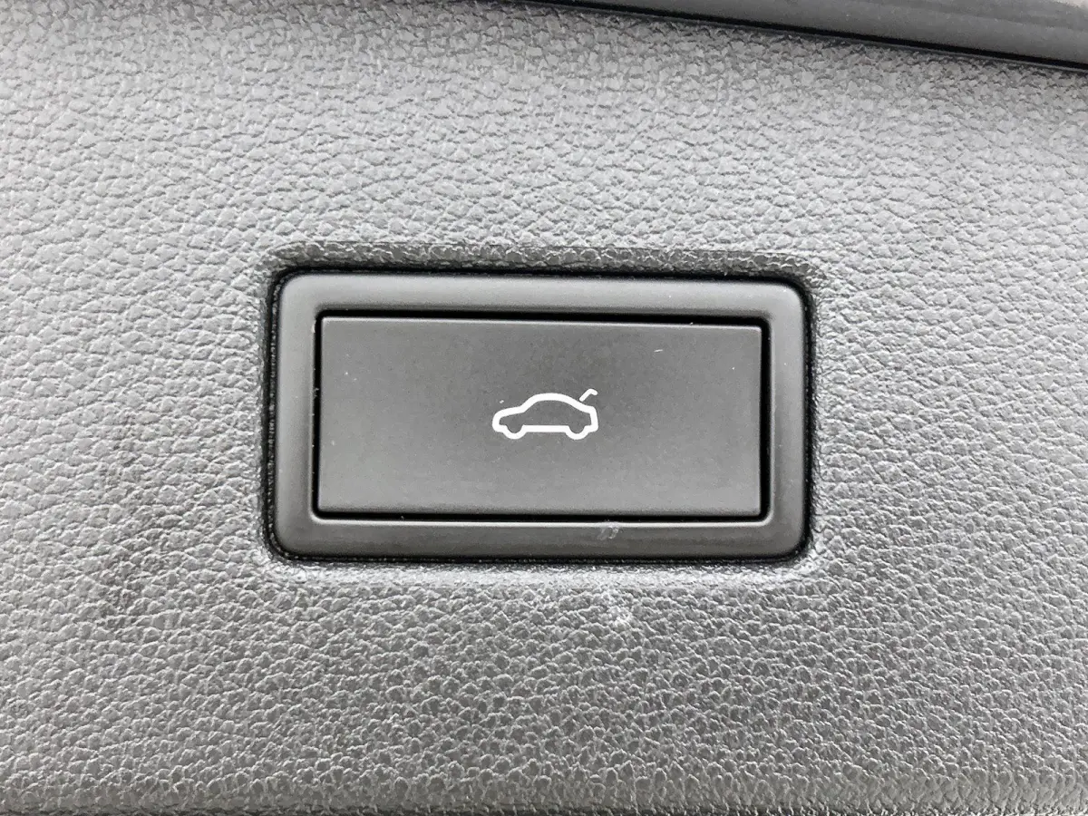1.4 TSI eHybrid R-Line Business | Automaat | Panorama dak | Apple Carplay / Android Auto | Virtual cockpit | Adap. Cruise control  | Camera | Elektrische Achterklep | Climate control | Parke