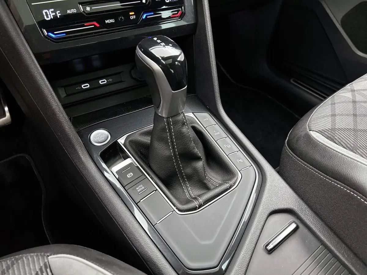 1.4 TSI eHybrid R-Line Business | Automaat | Panorama dak | Apple Carplay / Android Auto | Virtual cockpit | Adap. Cruise control  | Camera | Elektrische Achterklep | Climate control | Parke