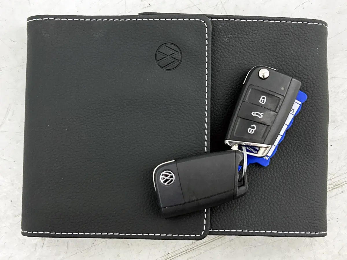 1.4 TSI eHybrid R-Line Business | Automaat | Panorama dak | Apple Carplay / Android Auto | Virtual cockpit | Adap. Cruise control  | Camera | Elektrische Achterklep | Climate control | Parke