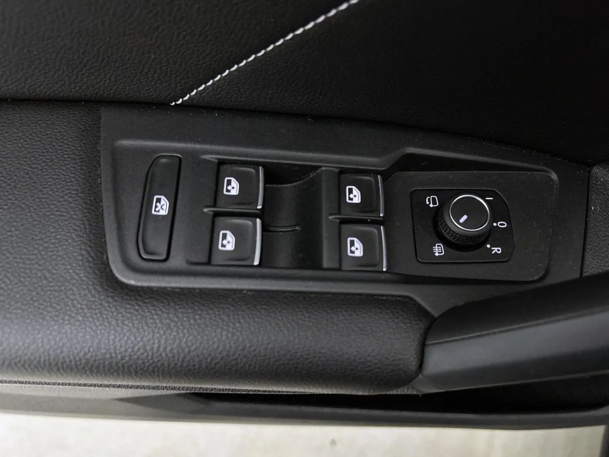 1.4 TSI eHybrid R-Line Business | Automaat | Panorama dak | Apple Carplay / Android Auto | Virtual cockpit | Adap. Cruise control  | Camera | Elektrische Achterklep | Climate control | Parke