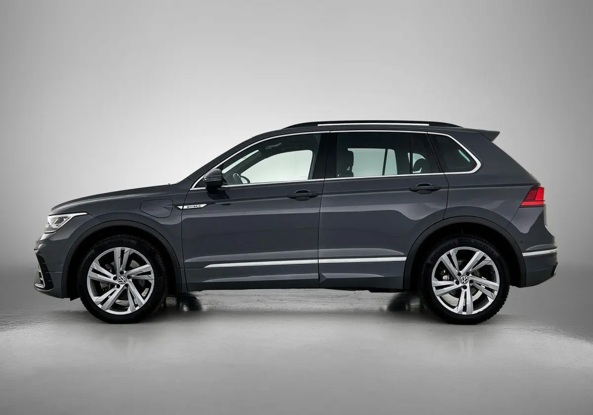 1.4 TSI eHybrid R-Line Business | Automaat | Panorama dak | Apple Carplay / Android Auto | Virtual cockpit | Adap. Cruise control  | Camera | Elektrische Achterklep | Climate control | Parke
