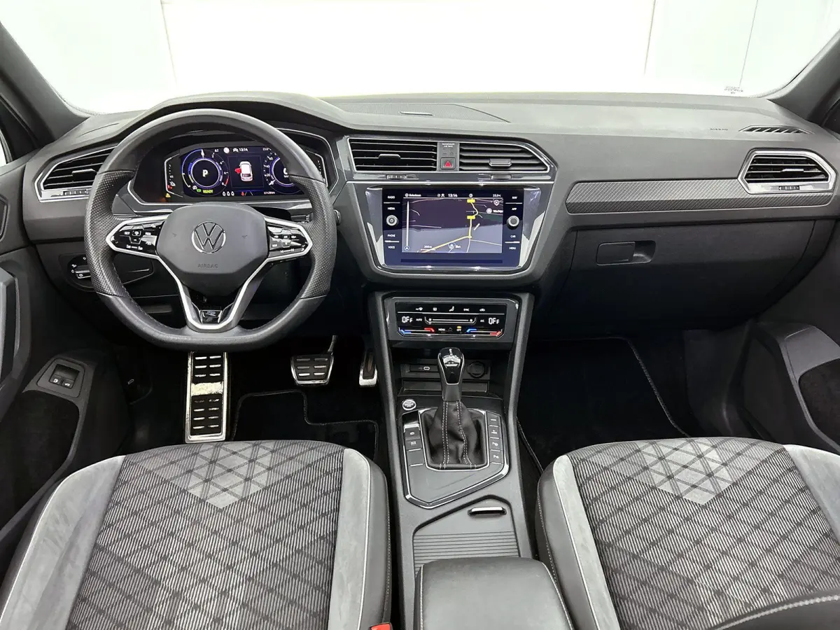 1.4 TSI eHybrid R-Line Business | Automaat | Panorama dak | Apple Carplay / Android Auto | Virtual cockpit | Adap. Cruise control  | Camera | Elektrische Achterklep | Climate control | Parke