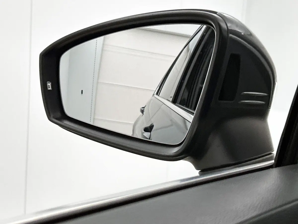 1.4 TSI eHybrid R-Line Business | Automaat | Panorama dak | Apple Carplay / Android Auto | Virtual cockpit | Adap. Cruise control  | Camera | Elektrische Achterklep | Climate control | Parke