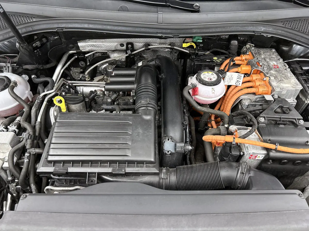 1.4 TSI eHybrid R-Line Business | Automaat | Panorama dak | Apple Carplay / Android Auto | Virtual cockpit | Adap. Cruise control  | Camera | Elektrische Achterklep | Climate control | Parke