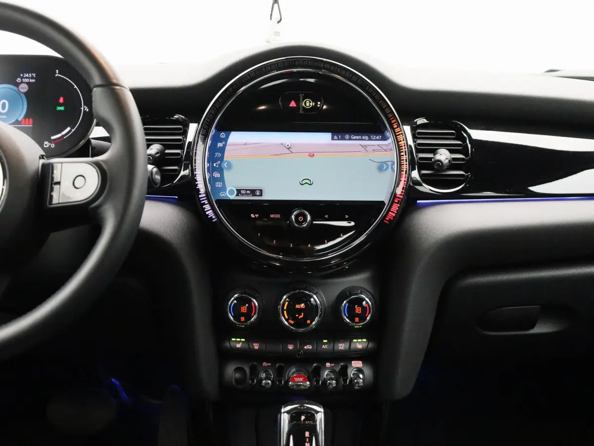 1.5 Cooper Business Edition | Automaat | Navigatie | Stoel verwarming | Sfeer verlichting | Virtual cockpit | Half leder | Climate Control | Parkeer sensoren | DAB | Lichtmetalen Velgen| Uni