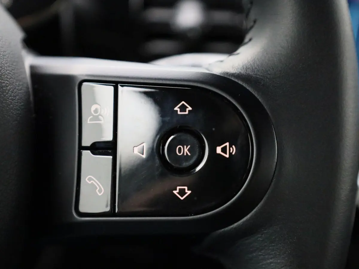 1.5 Cooper Business Edition | Automaat | Navigatie | Stoel verwarming | Sfeer verlichting | Virtual cockpit | Half leder | Climate Control | Parkeer sensoren | DAB | Lichtmetalen Velgen| Uni
