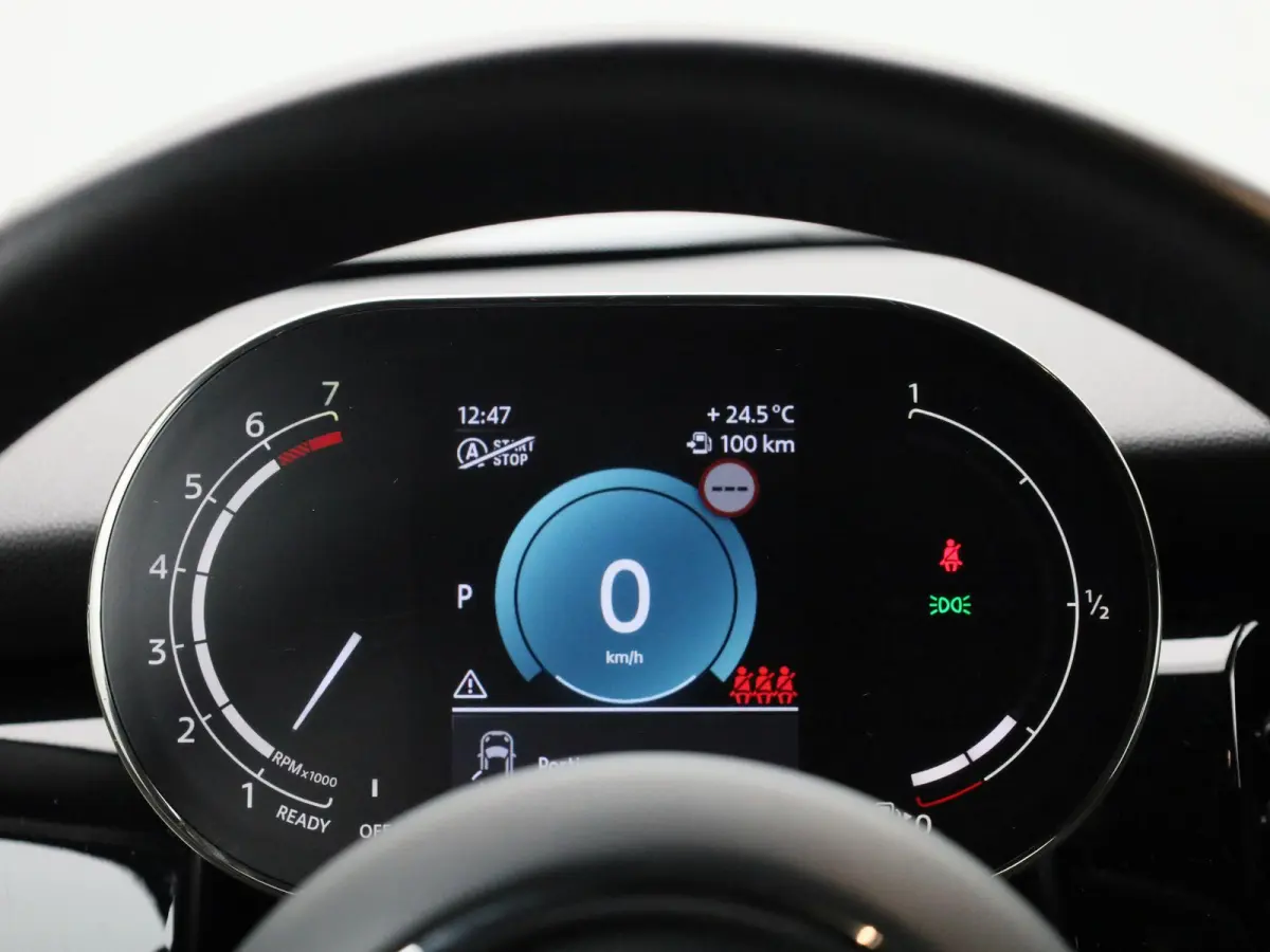 1.5 Cooper Business Edition | Automaat | Navigatie | Stoel verwarming | Sfeer verlichting | Virtual cockpit | Half leder | Climate Control | Parkeer sensoren | DAB | Lichtmetalen Velgen| Uni