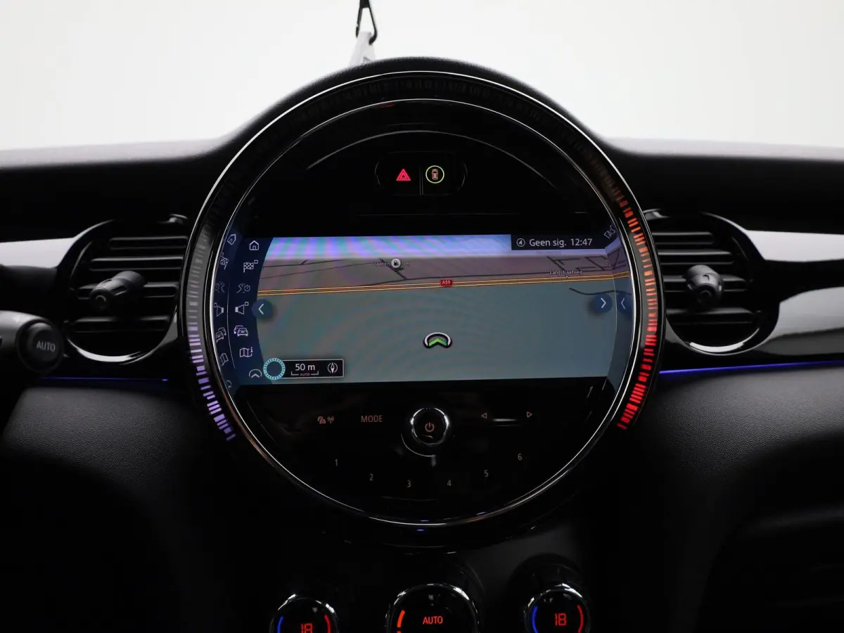 1.5 Cooper Business Edition | Automaat | Navigatie | Stoel verwarming | Sfeer verlichting | Virtual cockpit | Half leder | Climate Control | Parkeer sensoren | DAB | Lichtmetalen Velgen| Uni