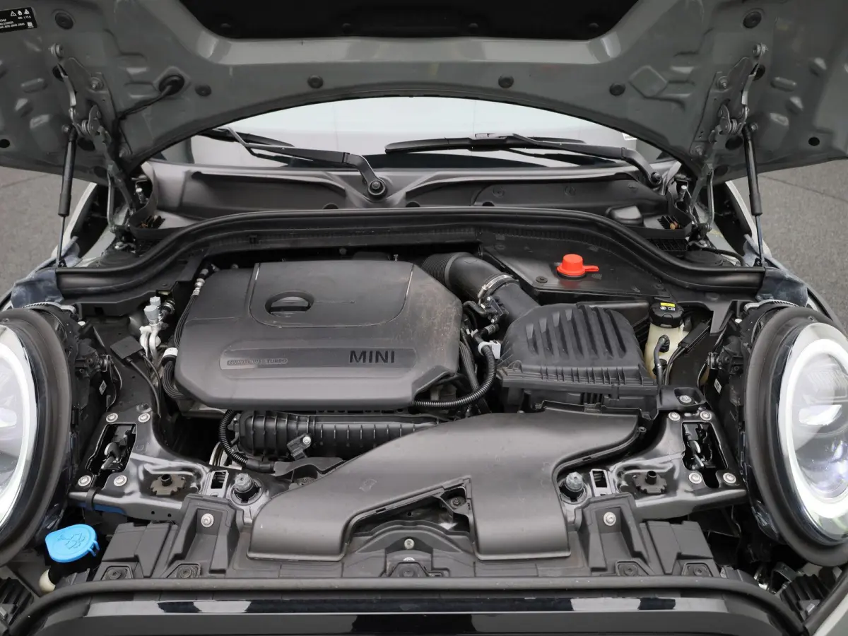 1.5 Cooper Business Edition | Automaat | Navigatie | Stoel verwarming | Sfeer verlichting | Virtual cockpit | Half leder | Climate Control | Parkeer sensoren | DAB | Lichtmetalen Velgen| Uni