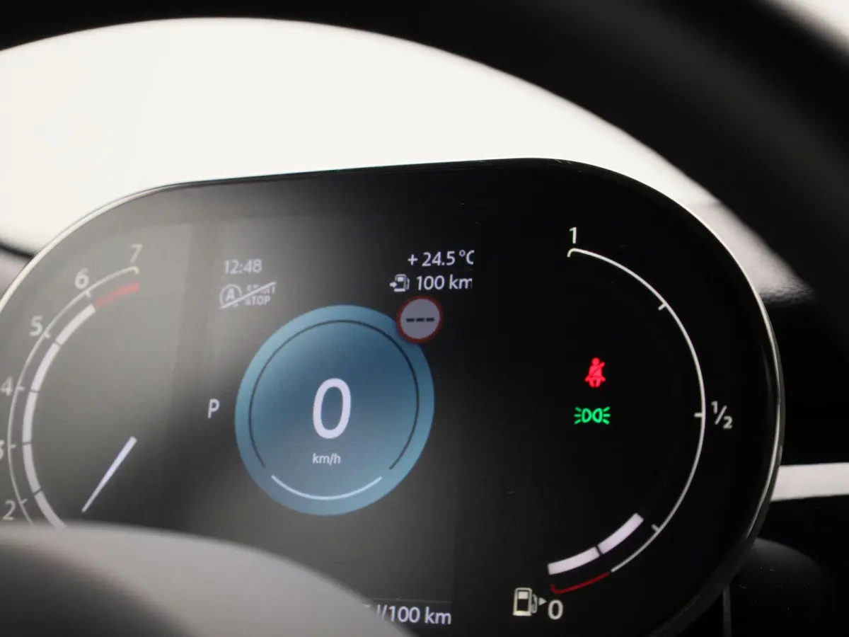1.5 Cooper Business Edition | Automaat | Navigatie | Stoel verwarming | Sfeer verlichting | Virtual cockpit | Half leder | Climate Control | Parkeer sensoren | DAB | Lichtmetalen Velgen| Uni