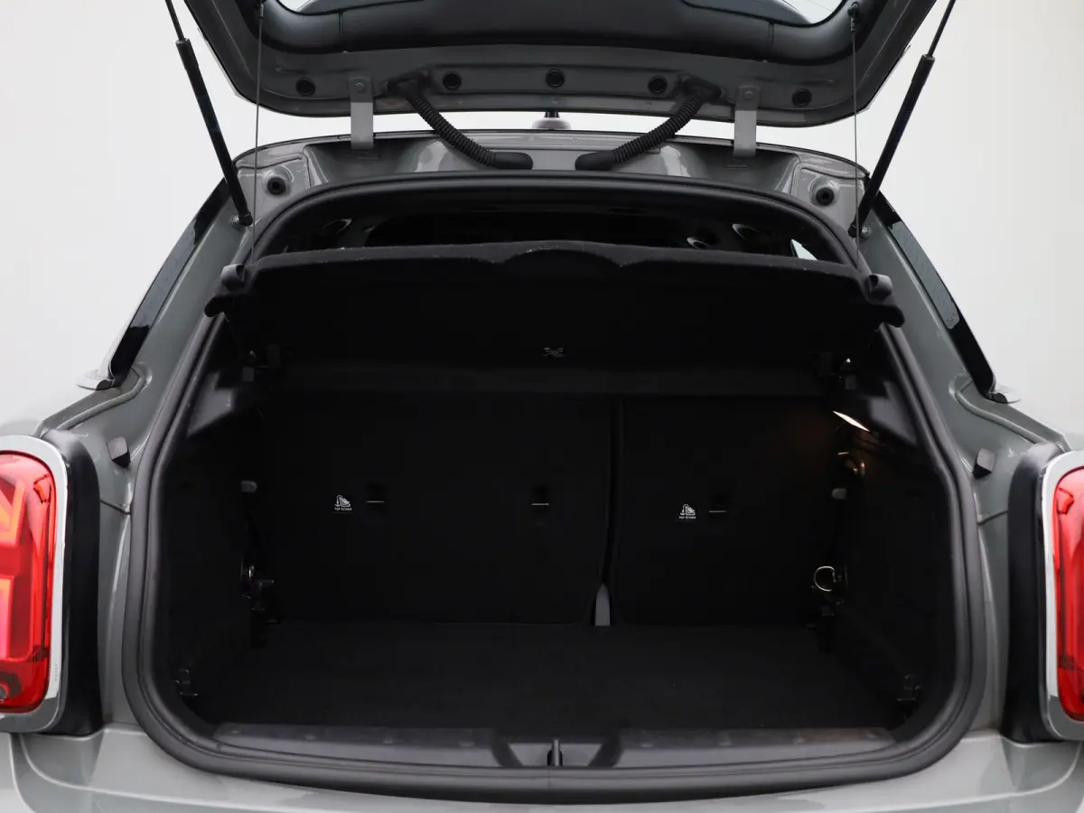 1.5 Cooper Business Edition | Automaat | Navigatie | Stoel verwarming | Sfeer verlichting | Virtual cockpit | Half leder | Climate Control | Parkeer sensoren | DAB | Lichtmetalen Velgen| Uni