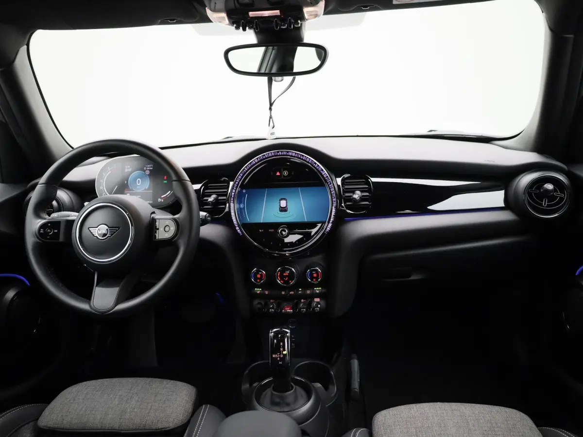 1.5 Cooper Business Edition | Automaat | Navigatie | Stoel verwarming | Sfeer verlichting | Virtual cockpit | Half leder | Climate Control | Parkeer sensoren | DAB | Lichtmetalen Velgen| Uni