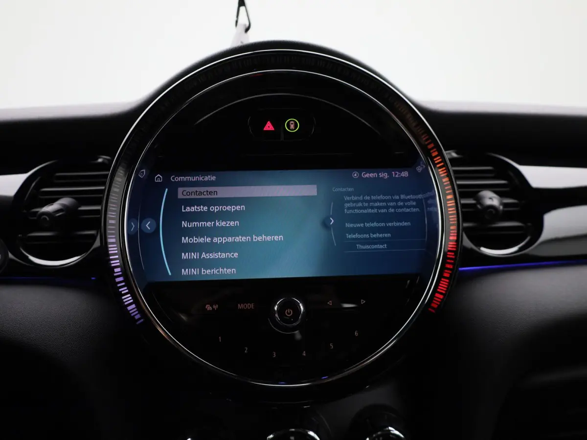 1.5 Cooper Business Edition | Automaat | Navigatie | Stoel verwarming | Sfeer verlichting | Virtual cockpit | Half leder | Climate Control | Parkeer sensoren | DAB | Lichtmetalen Velgen| Uni