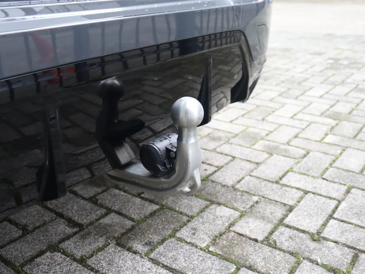 330e | M Sportpakket Pro | Panodak | Innovation Pack | Trekhaak | Head-Up | Driving Assistant Prof. | Elektr. Stoelen | Harman Kardon | Adaptief M Onderstel | SOH 100% | 19'' LMV
