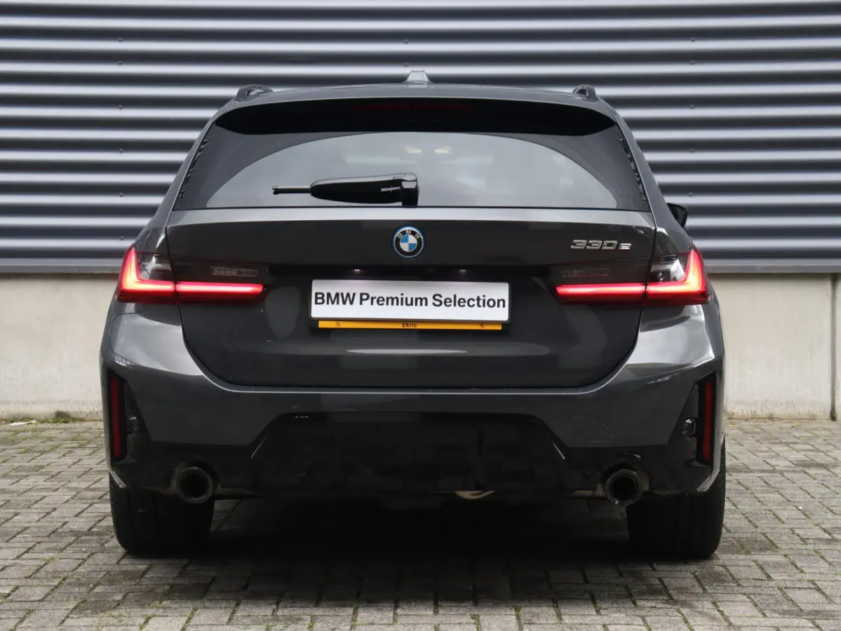 330e | M Sportpakket Pro | Panodak | Innovation Pack | Trekhaak | Head-Up | Driving Assistant Prof. | Elektr. Stoelen | Harman Kardon | Adaptief M Onderstel | SOH 100% | 19'' LMV
