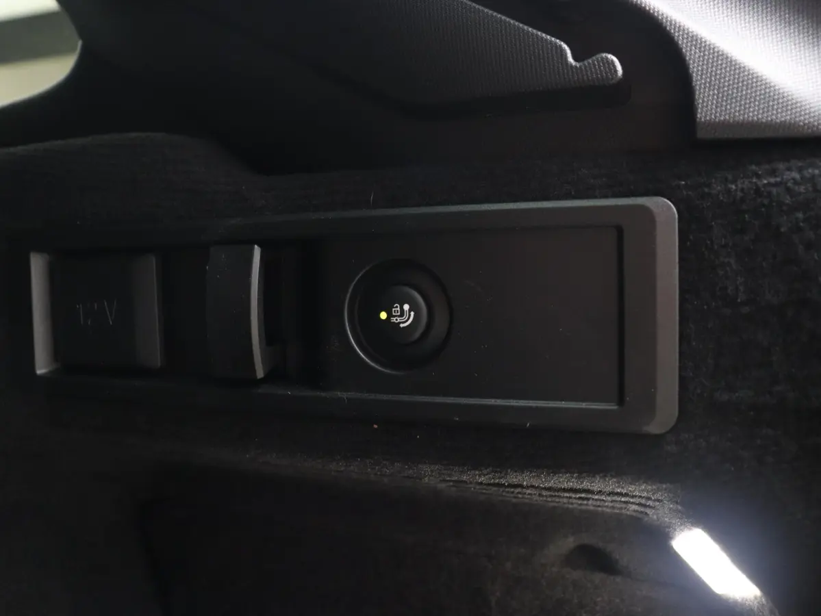 330e | M Sportpakket Pro | Panodak | Innovation Pack | Trekhaak | Head-Up | Driving Assistant Prof. | Elektr. Stoelen | Harman Kardon | Adaptief M Onderstel | SOH 100% | 19'' LMV