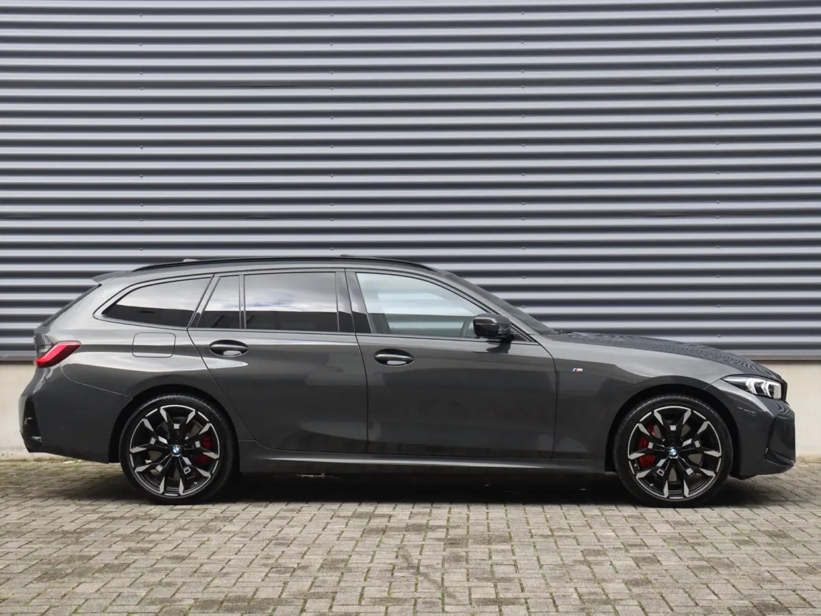 330e | M Sportpakket Pro | Panodak | Innovation Pack | Trekhaak | Head-Up | Driving Assistant Prof. | Elektr. Stoelen | Harman Kardon | Adaptief M Onderstel | SOH 100% | 19'' LMV