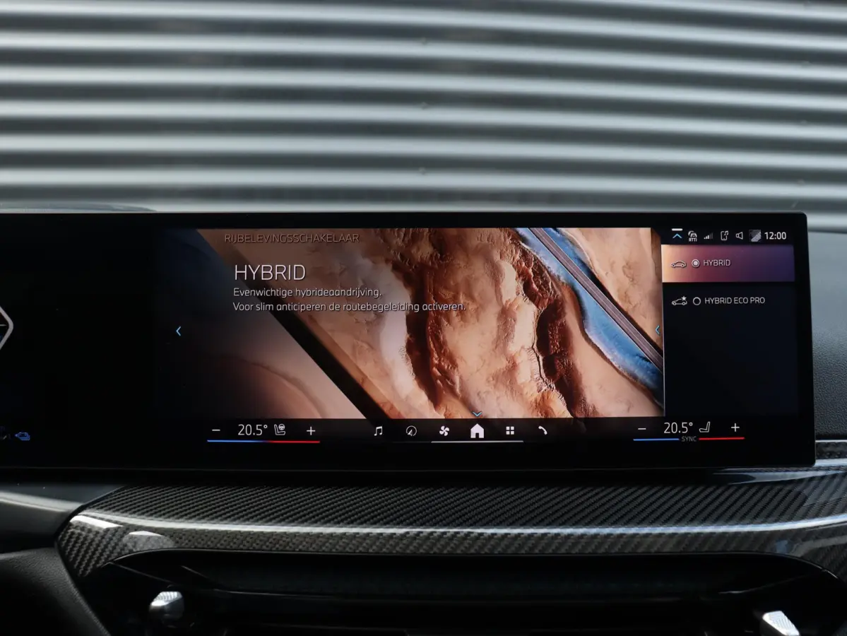 330e | M Sportpakket Pro | Panodak | Innovation Pack | Trekhaak | Head-Up | Driving Assistant Prof. | Elektr. Stoelen | Harman Kardon | Adaptief M Onderstel | SOH 100% | 19'' LMV