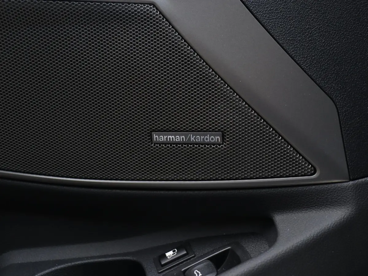 330e | M Sportpakket Pro | Panodak | Innovation Pack | Trekhaak | Head-Up | Driving Assistant Prof. | Elektr. Stoelen | Harman Kardon | Adaptief M Onderstel | SOH 100% | 19'' LMV