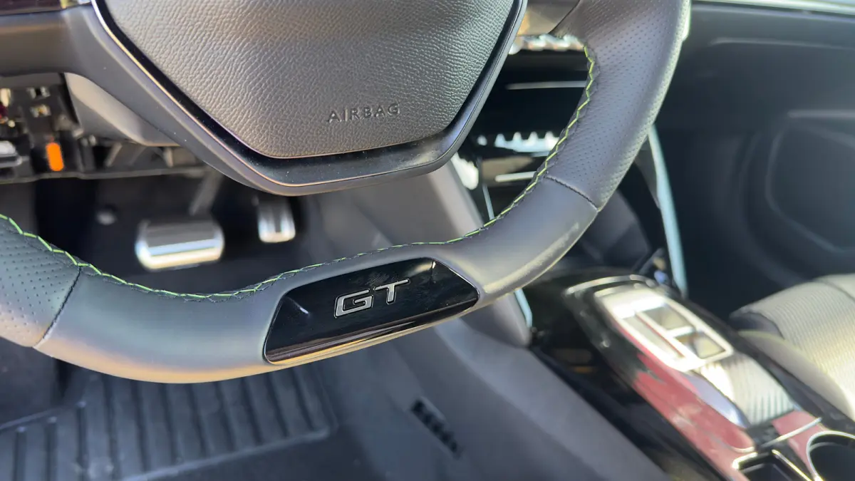 GT | Active Safety Brake met camera en radar (automatisch noodremsysteem) met Distance Alert (waarschuwing dreigende aanrijding) | Advanced Active Safety Brake met camera en radar | Climate 