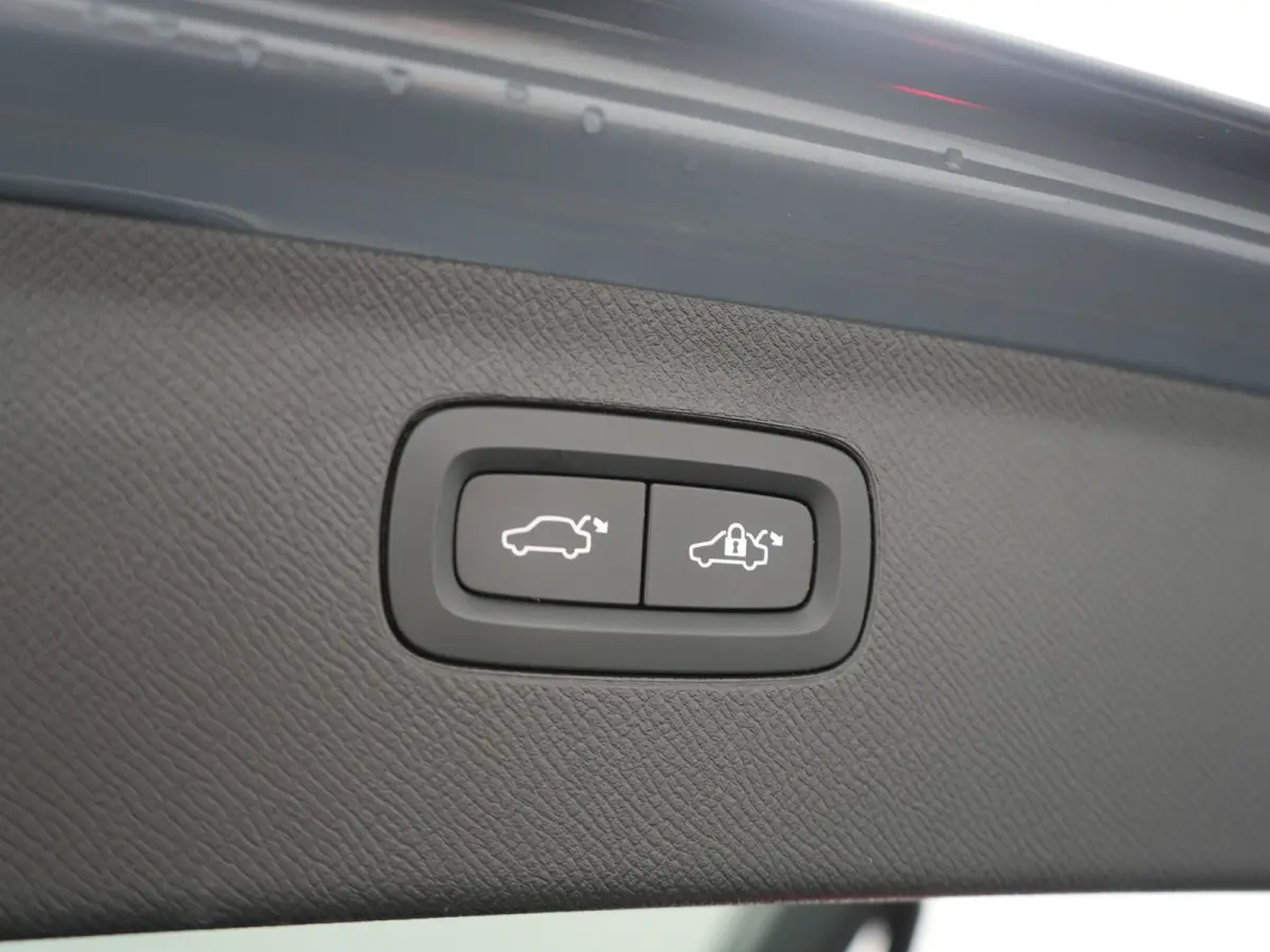 T8 Recharge AWD R-Design 7 Persoons Long Range PHEV 456pk Dealer O.H | Luchtvering | Trekhaak Af Fabriek | Panodak | 360 Camera | Adaptive Cruise | Harman  / Kardon | Alcantara Sportstoelen 