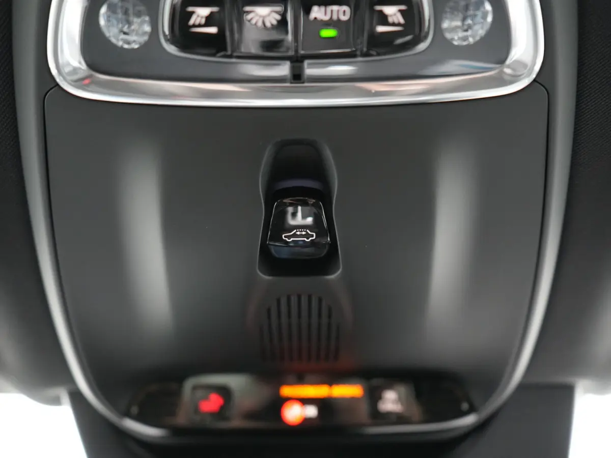 T8 Recharge AWD R-Design 7 Persoons Long Range PHEV 456pk Dealer O.H | Luchtvering | Trekhaak Af Fabriek | Panodak | 360 Camera | Adaptive Cruise | Harman  / Kardon | Alcantara Sportstoelen 