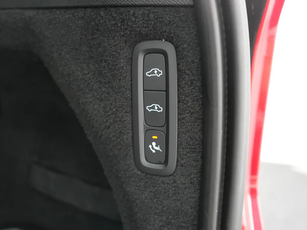 T8 Recharge AWD R-Design 7 Persoons Long Range PHEV 456pk Dealer O.H | Luchtvering | Trekhaak Af Fabriek | Panodak | 360 Camera | Adaptive Cruise | Harman  / Kardon | Alcantara Sportstoelen 