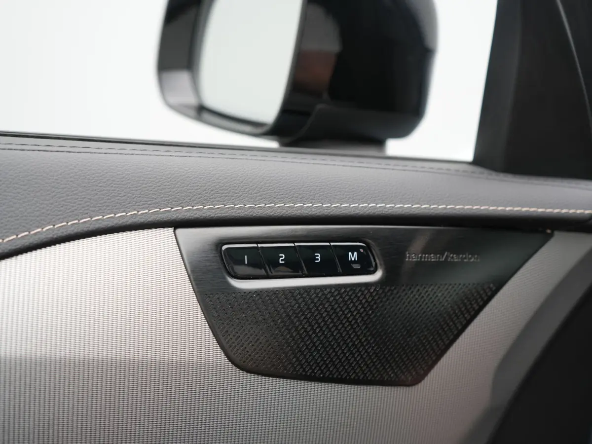 T8 Recharge AWD R-Design 7 Persoons Long Range PHEV 456pk Dealer O.H | Luchtvering | Trekhaak Af Fabriek | Panodak | 360 Camera | Adaptive Cruise | Harman  / Kardon | Alcantara Sportstoelen 