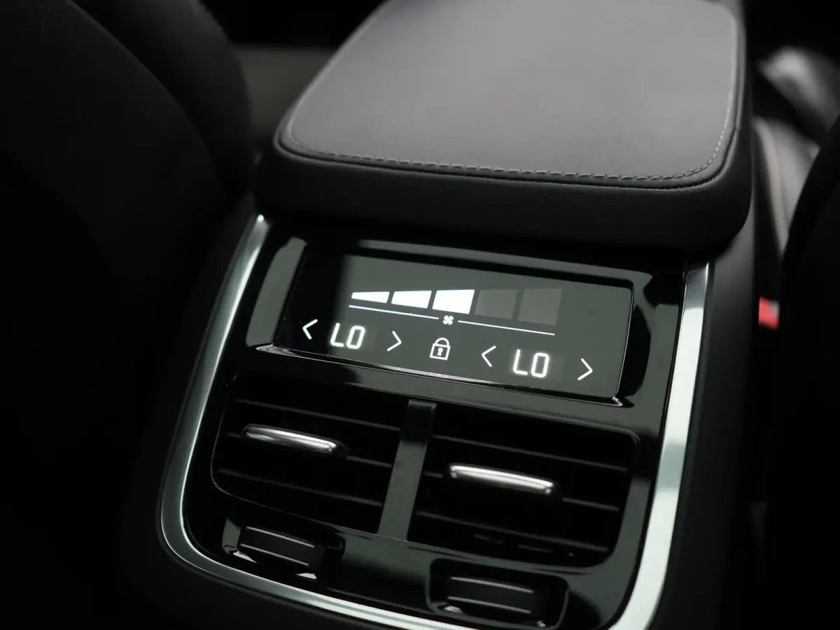 T8 Recharge AWD R-Design 7 Persoons Long Range PHEV 456pk Dealer O.H | Luchtvering | Trekhaak Af Fabriek | Panodak | 360 Camera | Adaptive Cruise | Harman  / Kardon | Alcantara Sportstoelen 