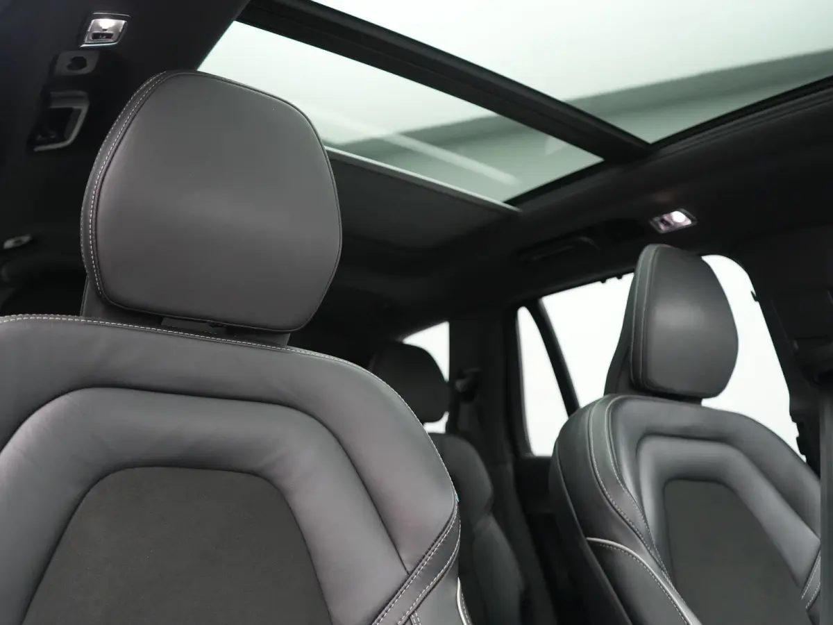 T8 Recharge AWD R-Design 7 Persoons Long Range PHEV 456pk Dealer O.H | Luchtvering | Trekhaak Af Fabriek | Panodak | 360 Camera | Adaptive Cruise | Harman  / Kardon | Alcantara Sportstoelen 