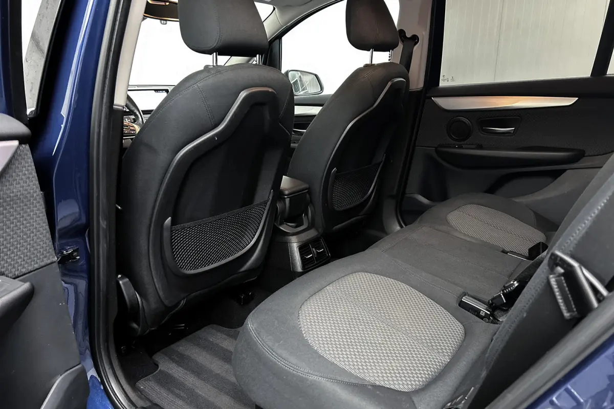 218i | 7 persoons | Camera | LED | Navigatie | Airco | Lichtmetalen velgen
