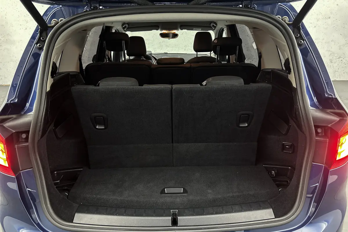 218i | 7 persoons | Camera | LED | Navigatie | Airco | Lichtmetalen velgen