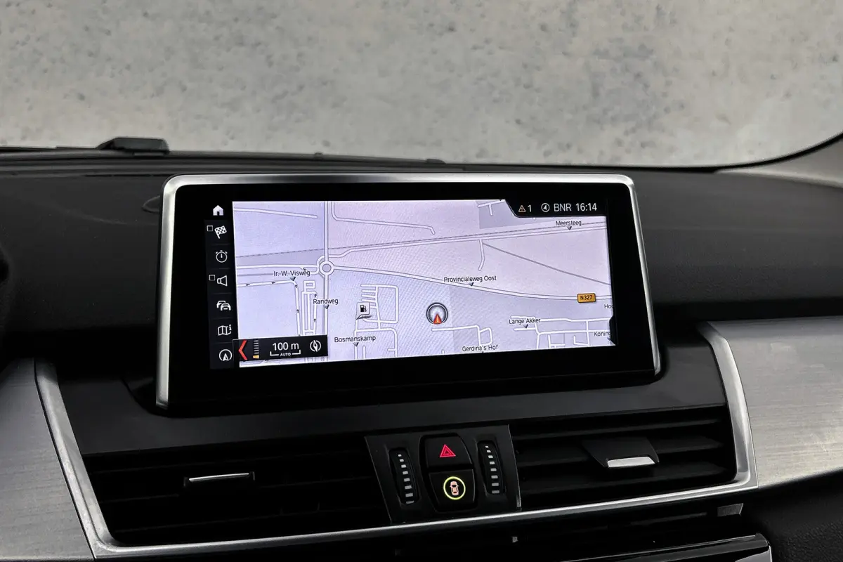 218i | 7 persoons | Camera | LED | Navigatie | Airco | Lichtmetalen velgen