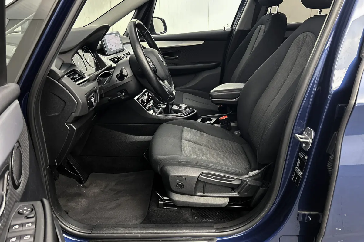 218i | 7 persoons | Camera | LED | Navigatie | Airco | Lichtmetalen velgen