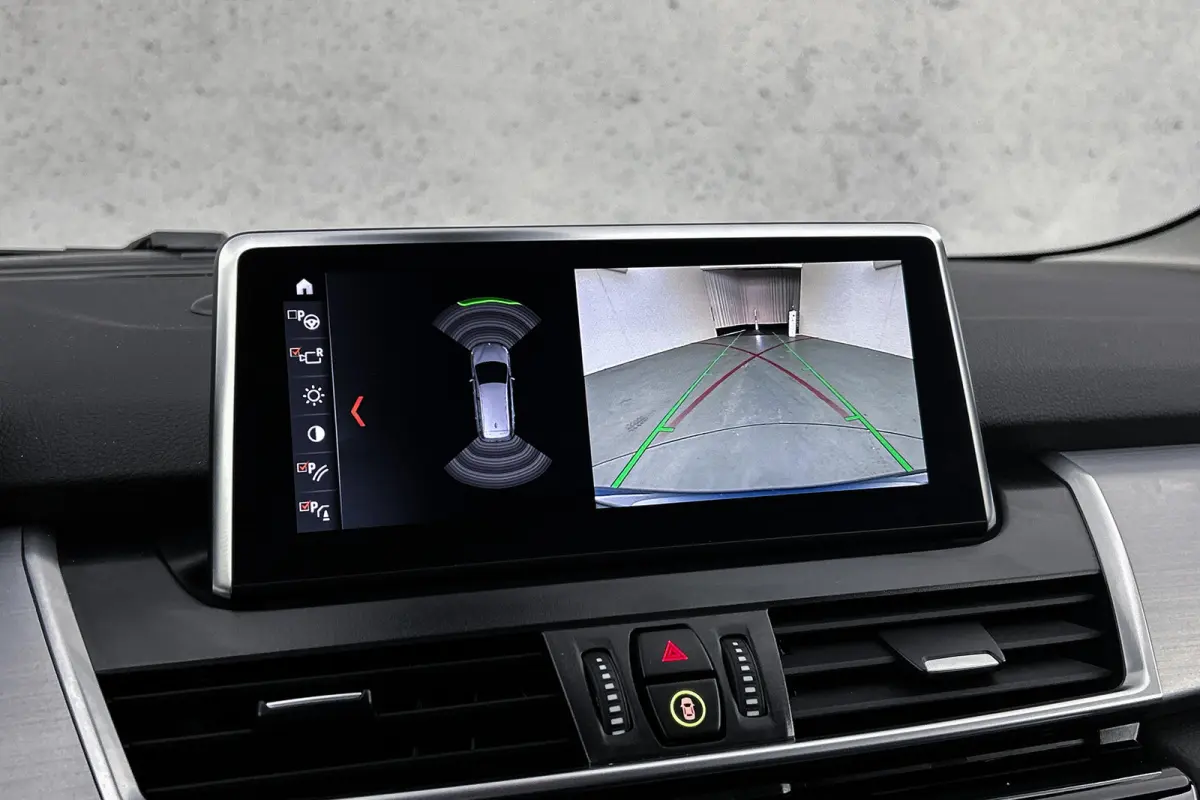 218i | 7 persoons | Camera | LED | Navigatie | Airco | Lichtmetalen velgen