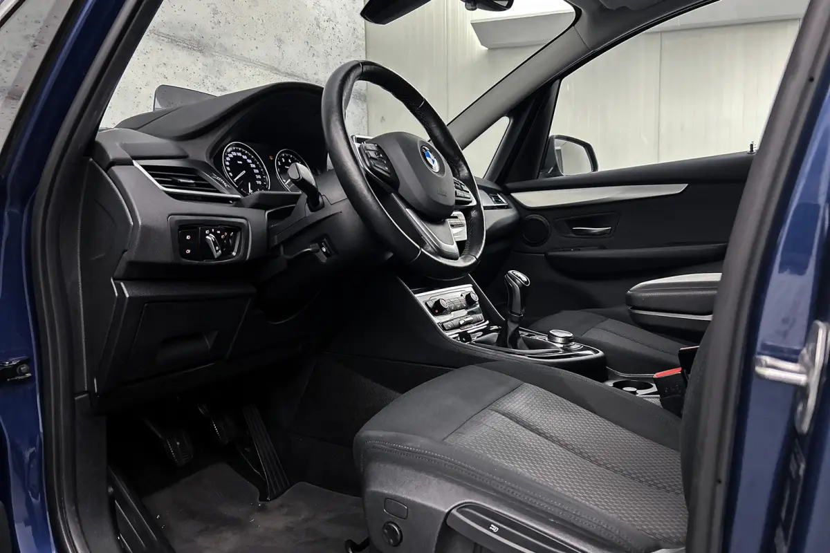 218i | 7 persoons | Camera | LED | Navigatie | Airco | Lichtmetalen velgen