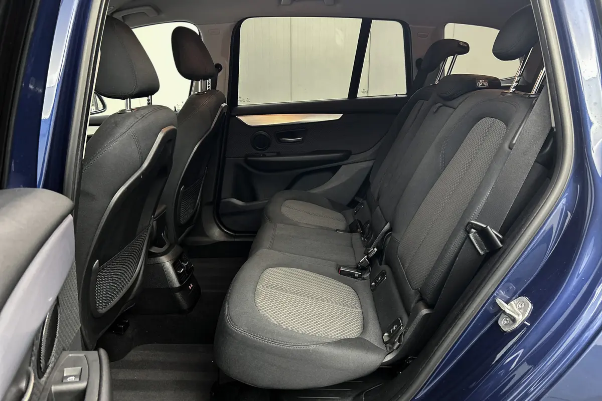 218i | 7 persoons | Camera | LED | Navigatie | Airco | Lichtmetalen velgen