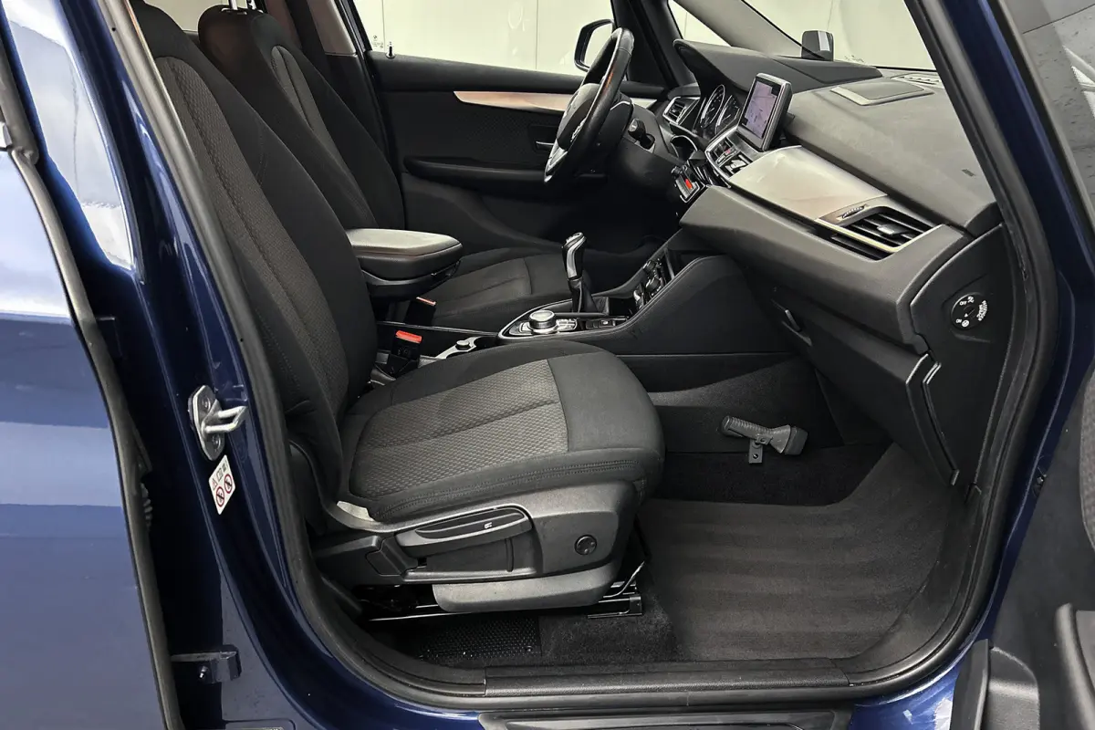 218i | 7 persoons | Camera | LED | Navigatie | Airco | Lichtmetalen velgen