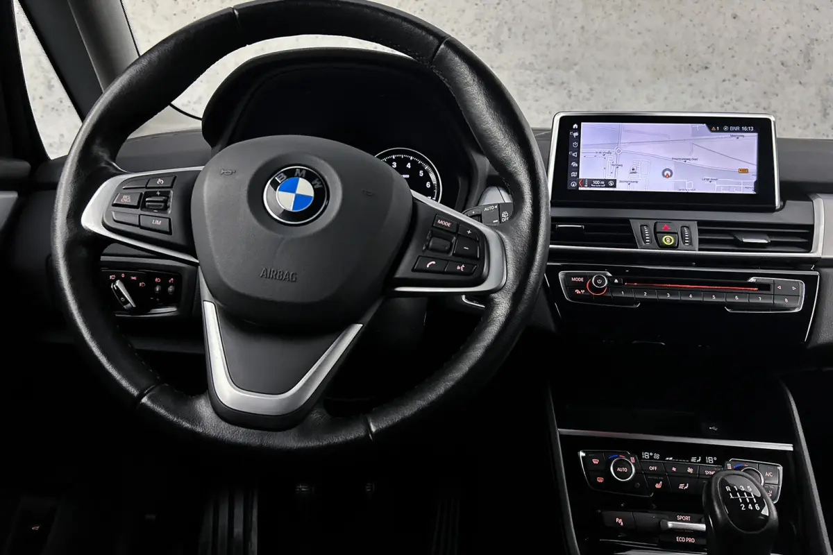 218i | 7 persoons | Camera | LED | Navigatie | Airco | Lichtmetalen velgen