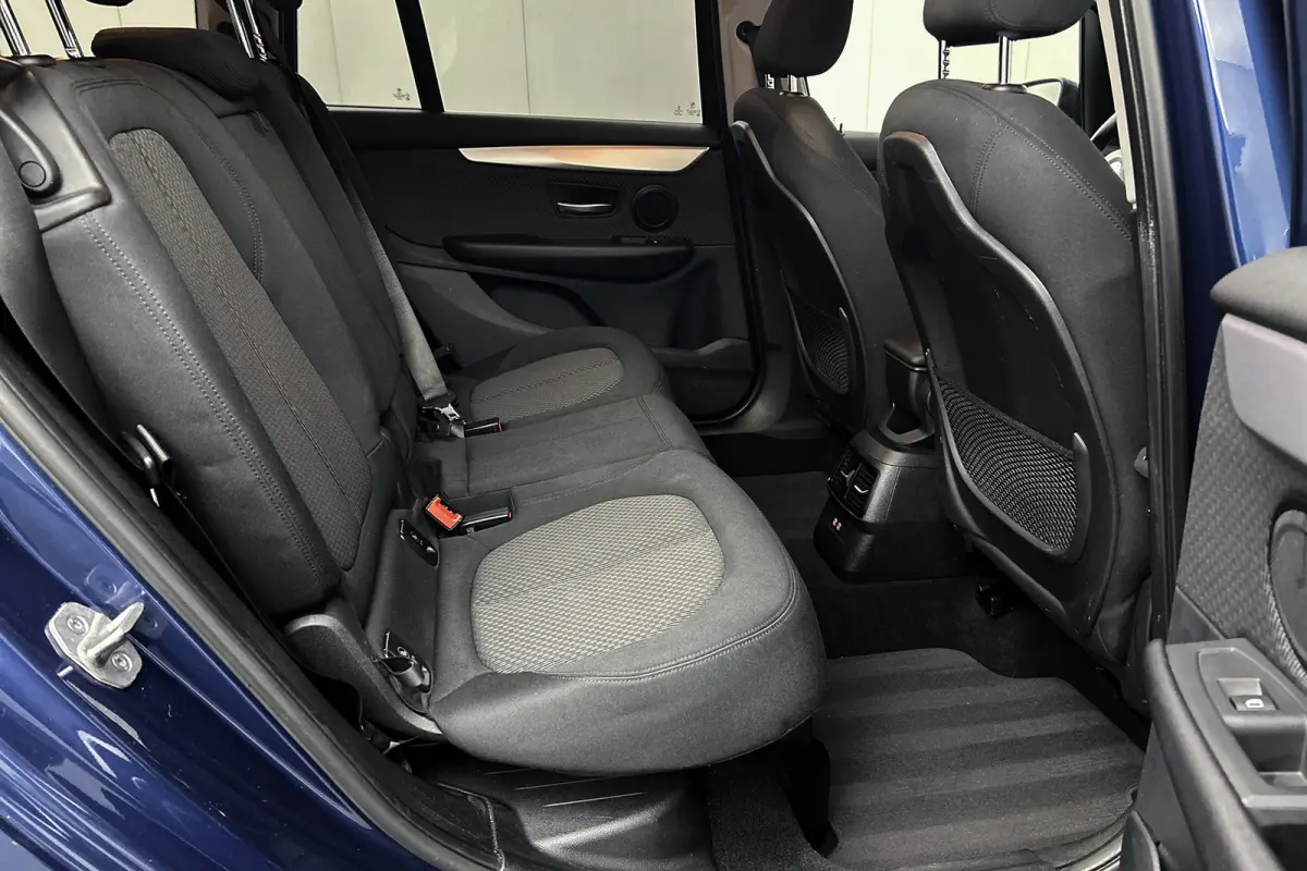 218i | 7 persoons | Camera | LED | Navigatie | Airco | Lichtmetalen velgen